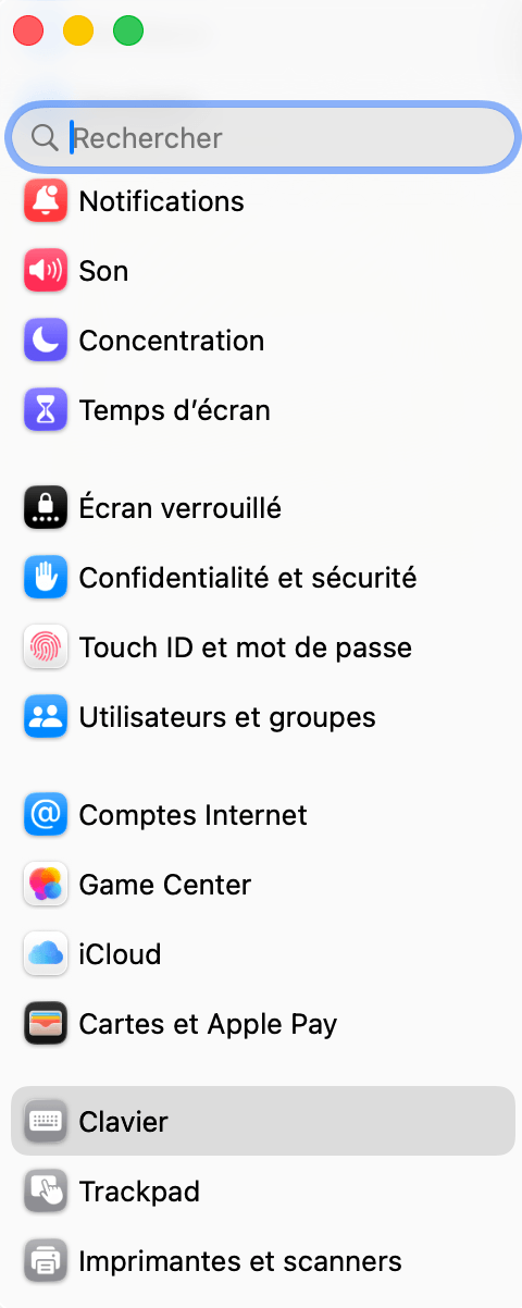 La barre lat&eacute;rale des R&eacute;glages Syst&egrave;me de macOS avec la section Clavier s&eacute;lectionn&eacute;e